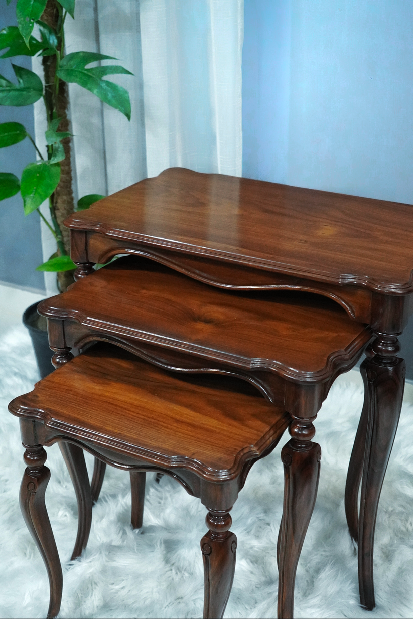 Wooden Solid Victoria Nesting Table