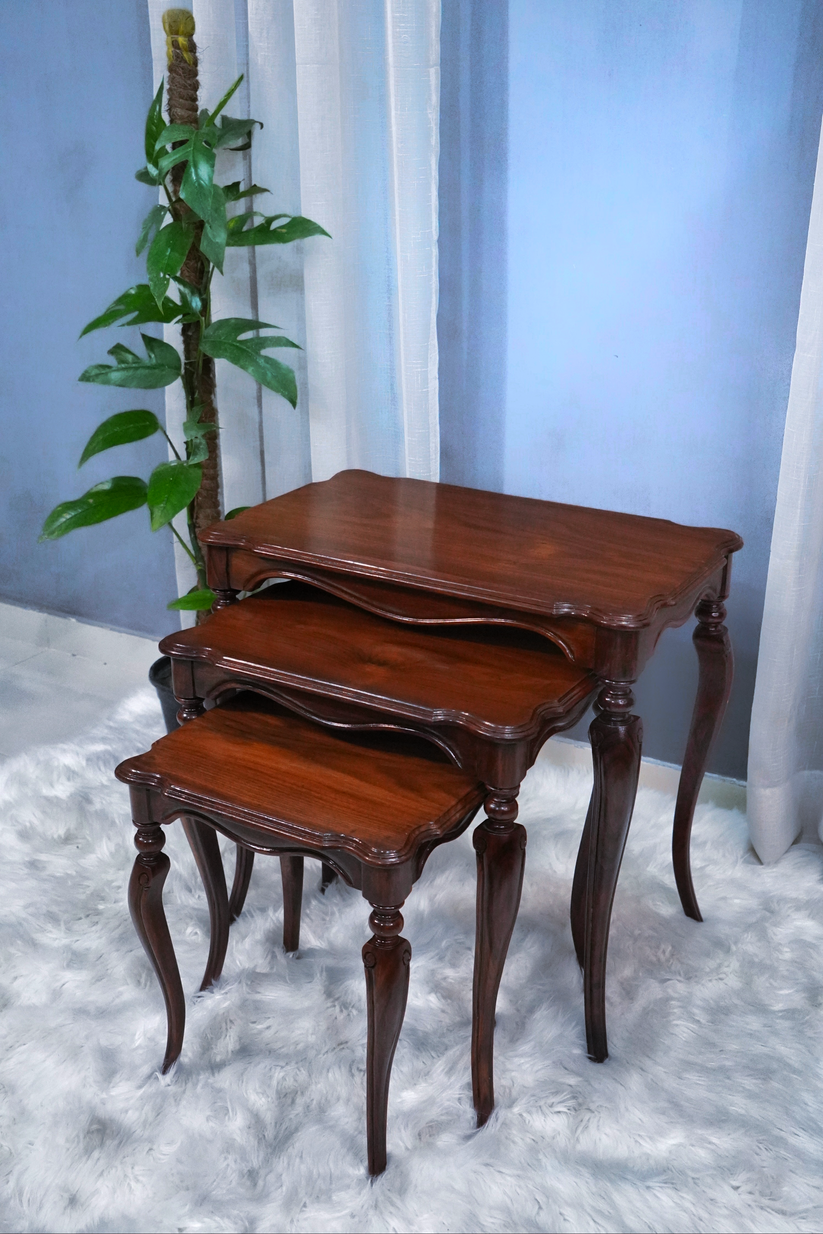 Wooden Solid Victoria Nesting Table